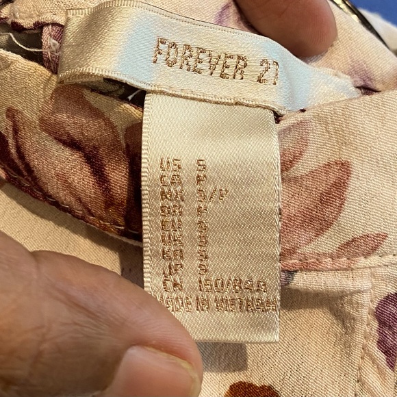 Forever21- Shoulder cut dress - Picture 8 of 10